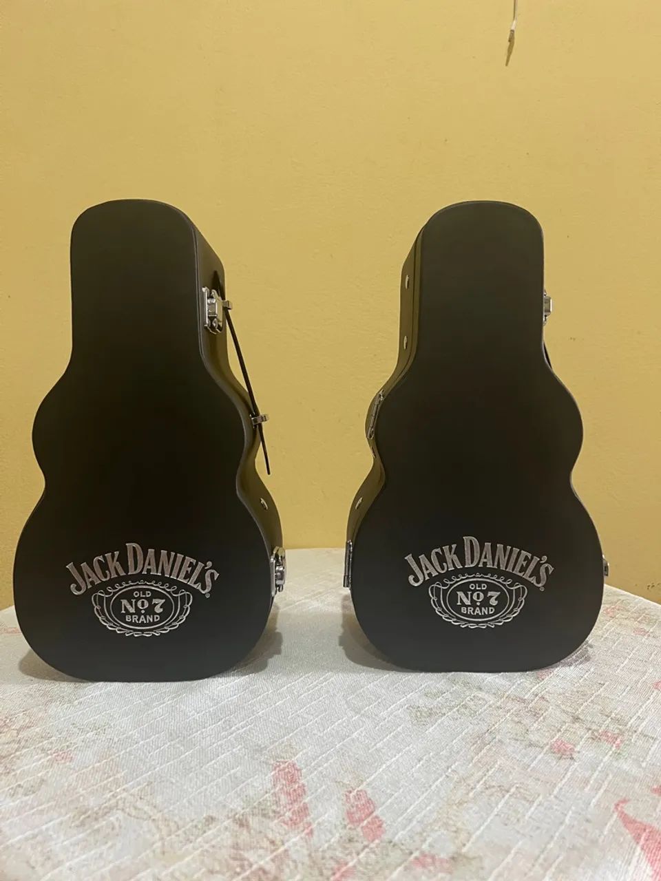 Estojo Case em Formato de Guitarra Porta Garrafa - Foto 5