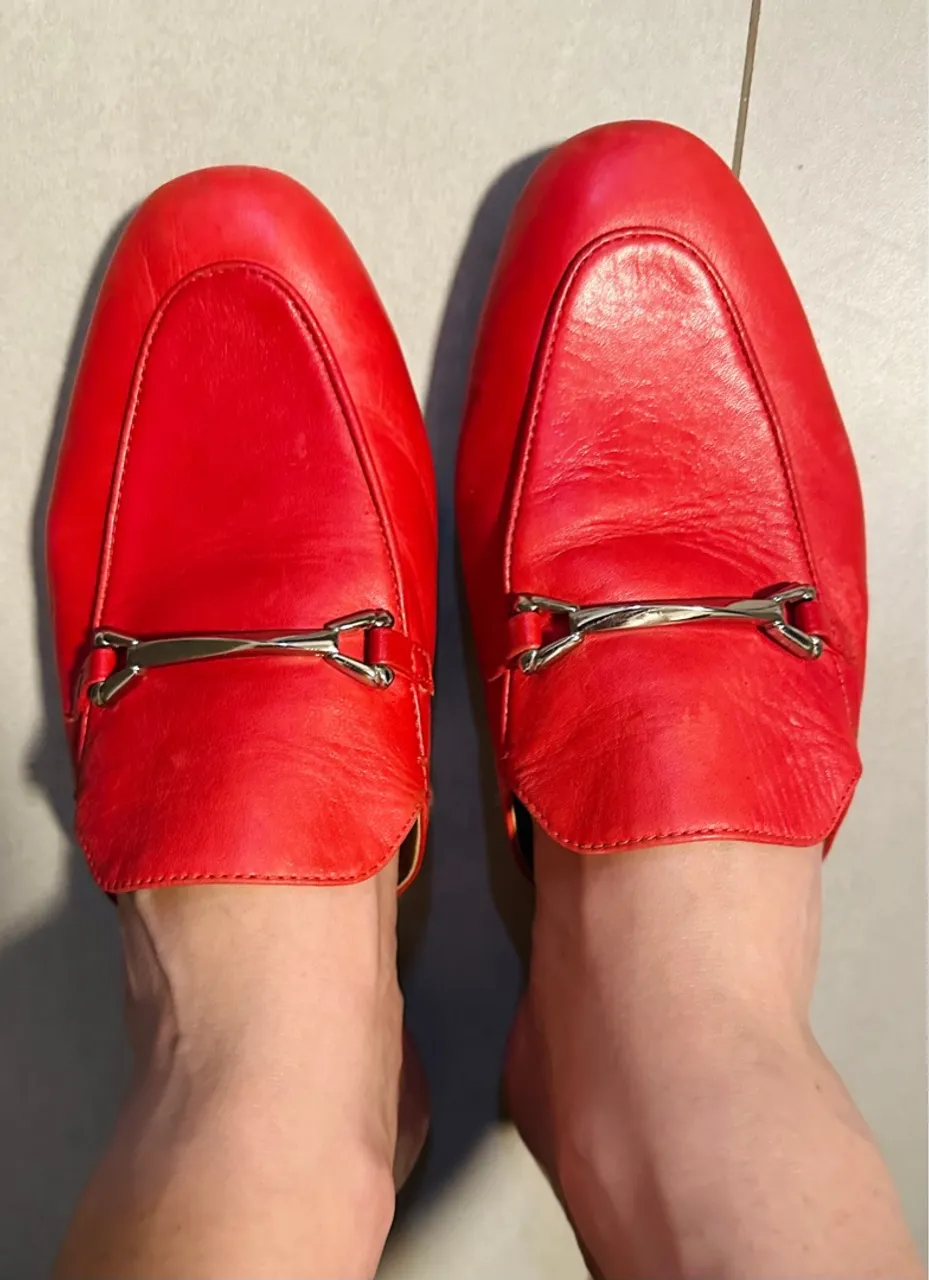 Mule Arezzo vermelho couro