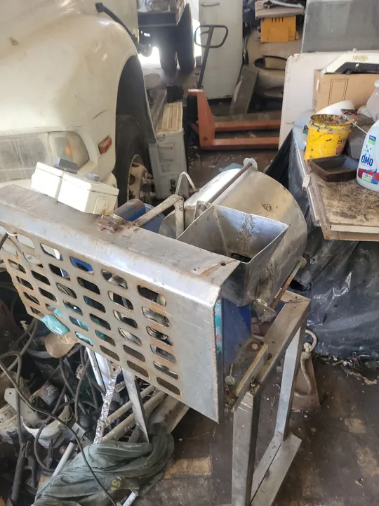 Vende se , um dispopador de fruta Usado motor 2.cv manofases