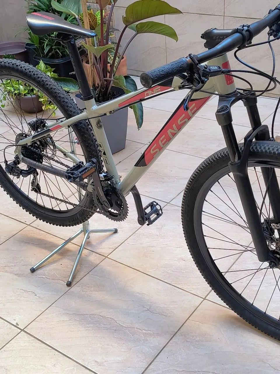 Bicicleta sense one 15 S MTB bike cinza/rosa.<br><br> - Foto 3