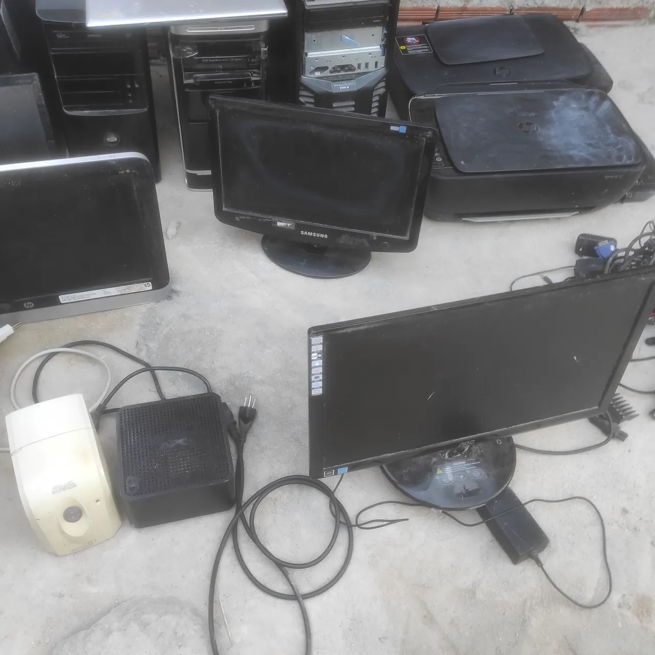 Lote de Computadores e Periféricos