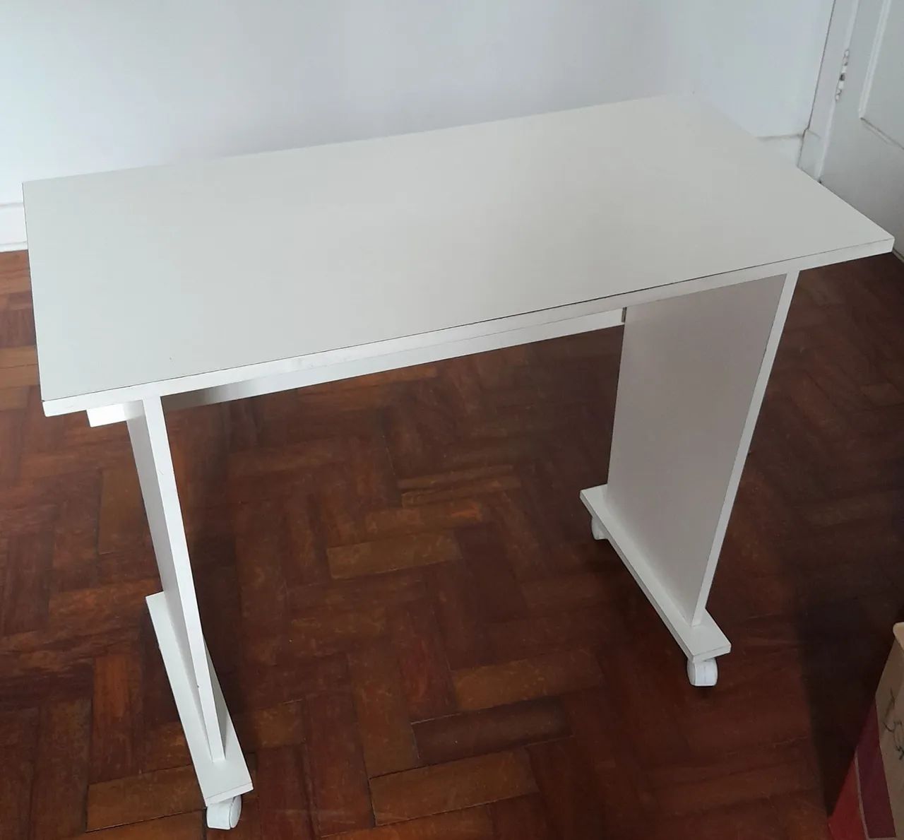 Mesa dobrável branca, muito boa e útil. - Foto 2