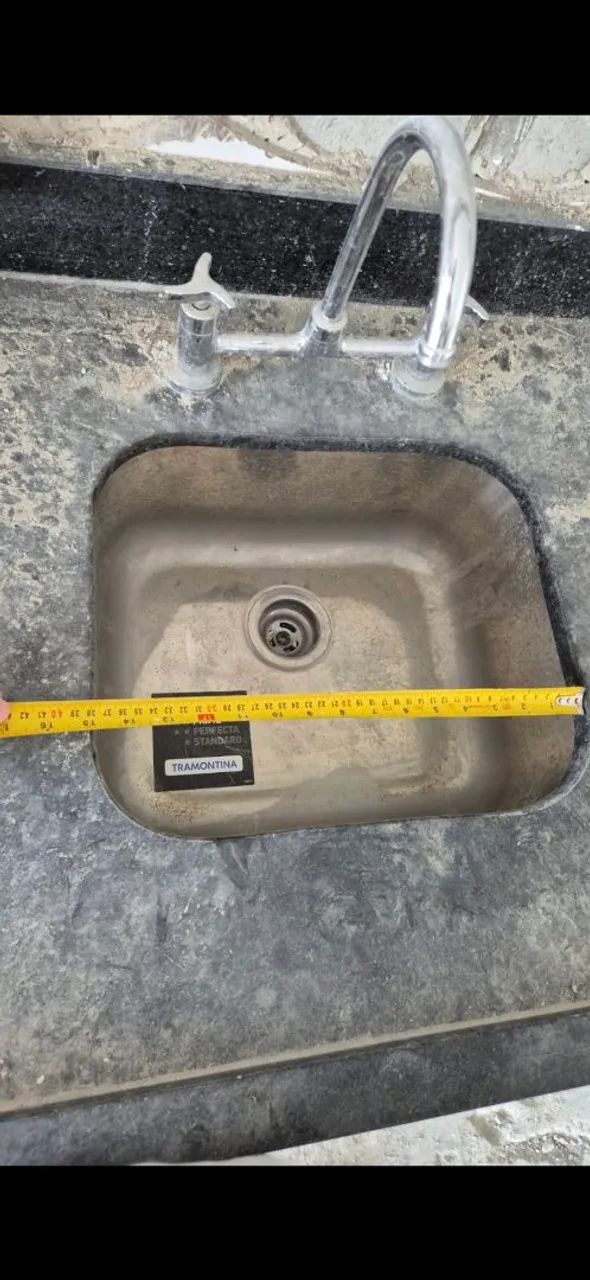 PIA DE COZINHA EM GRANITO PRETO COM CUBA DE INOX E TORNEIRA DUPLA - Foto 3