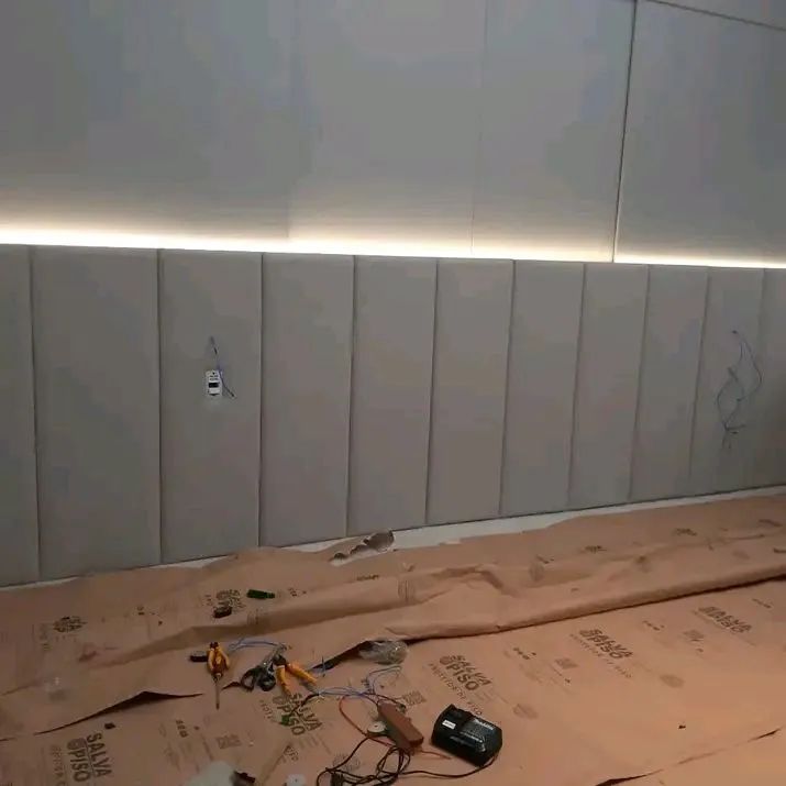 Cabeceira de Cama Estofada com LED