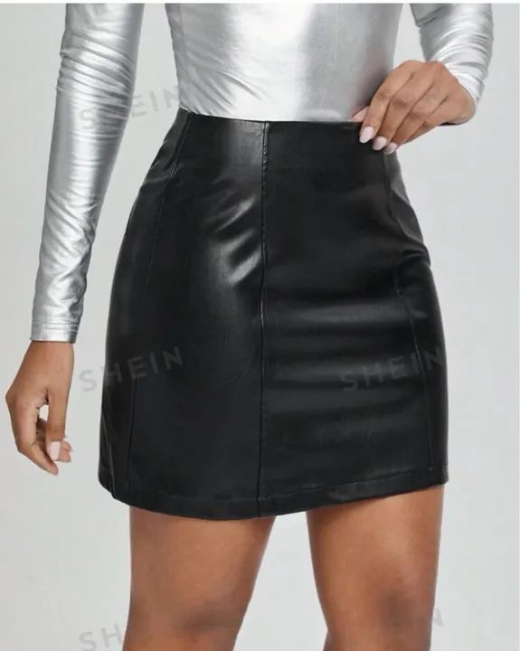 Saia de Couro Preta para Menina P Nova Shein 