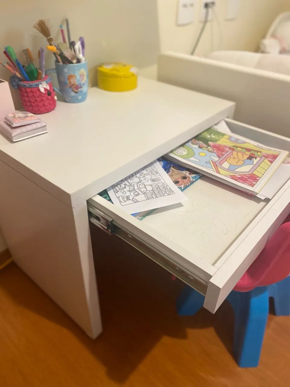 Escrivaninha Infantil Branca com Gaveta - Foto 4