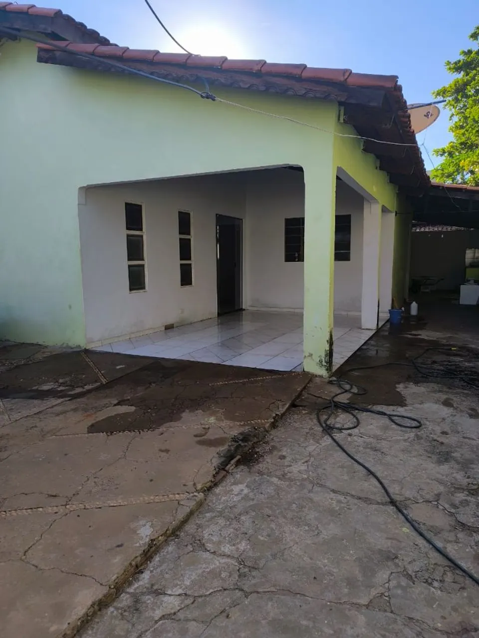 Alugo casa com 3 quartos