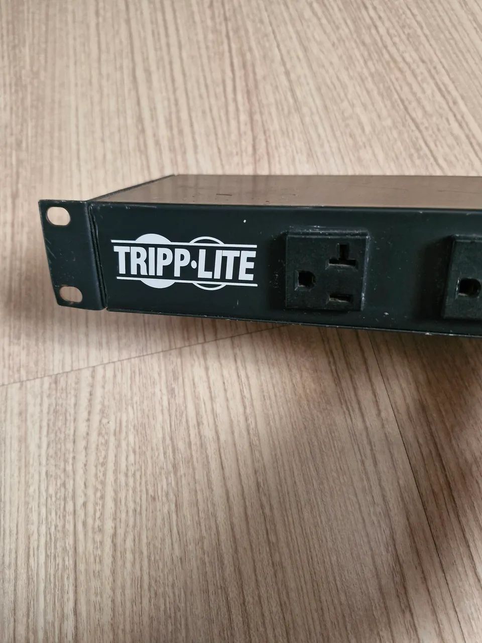 Régua de Tomadas Tripp Lite 