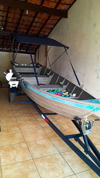 Barco 5 metros carreta mais motor 15 hp toyma semi novo.