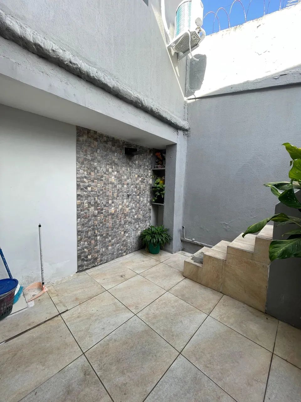 Casa duplex na Cidade 2000, próximo a Praça principal. Com kitnetes já locados. - Foto 3