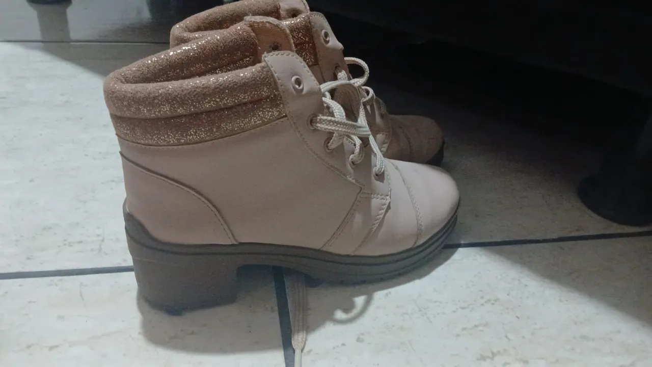 Bota Infantil Rosa com Detalhes em Glitter