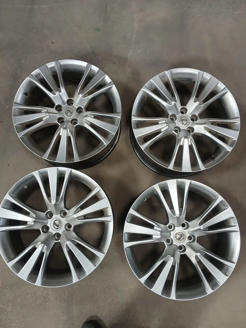 Rodas de Liga Leve Lexus aro 20