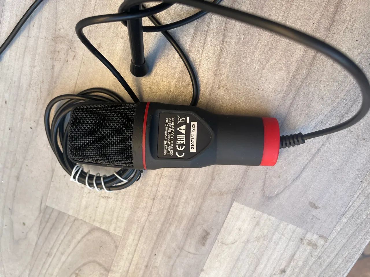 Microfone Gamer Trust GXT 212 com Tripé Ajustável e Conexão P2 3,5 mm - Cinza/Vermelho - Foto 4