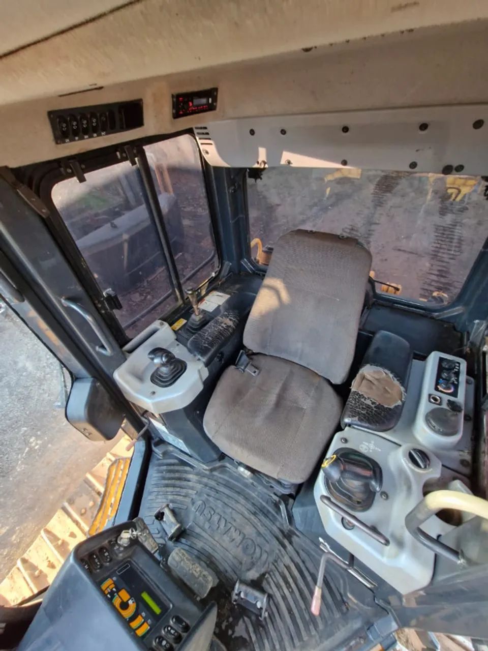 Trator de Esteira Komatsu D51EX ano 2018 com 9.200 horas  motor cummins 6cc - Foto 6