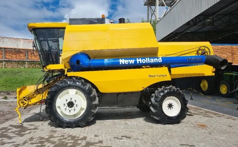 Colheitadeira New Holland TC5090 