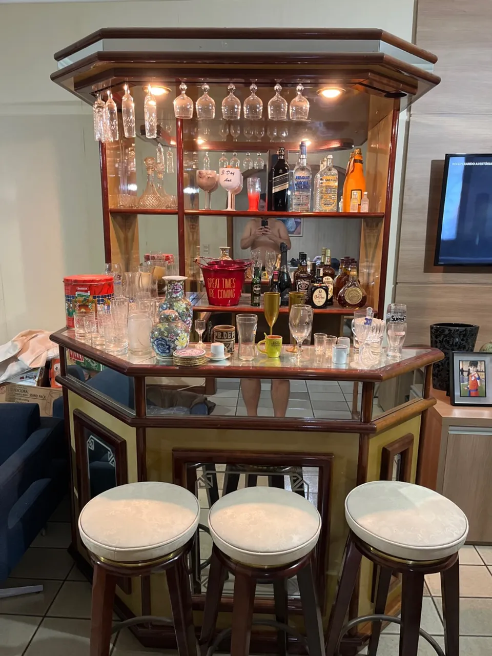 Barzinho de Madeira com Bancada e Banquetas