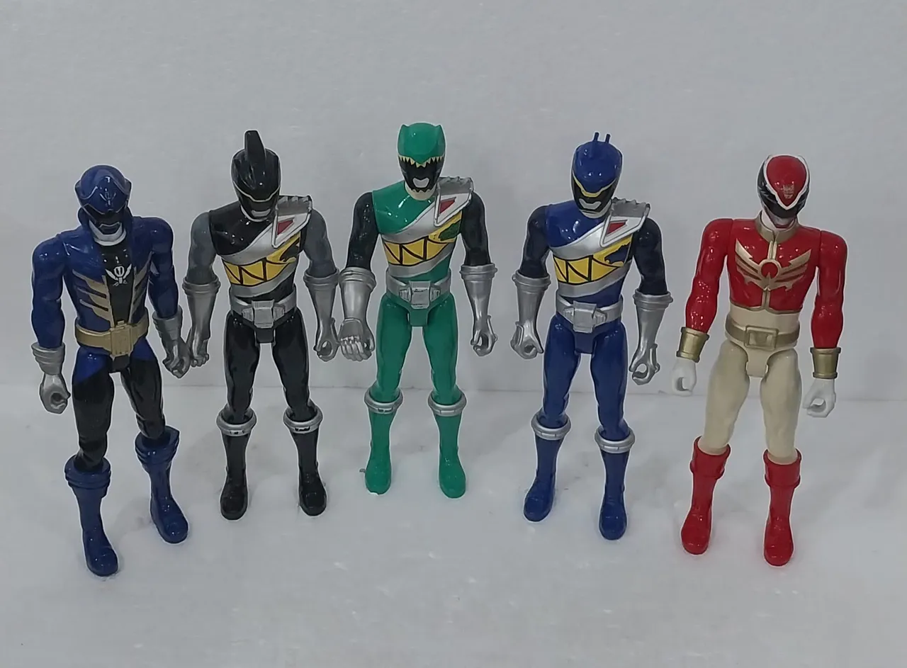Power Rangers Dino Charge - Bonecos Colecionáveis