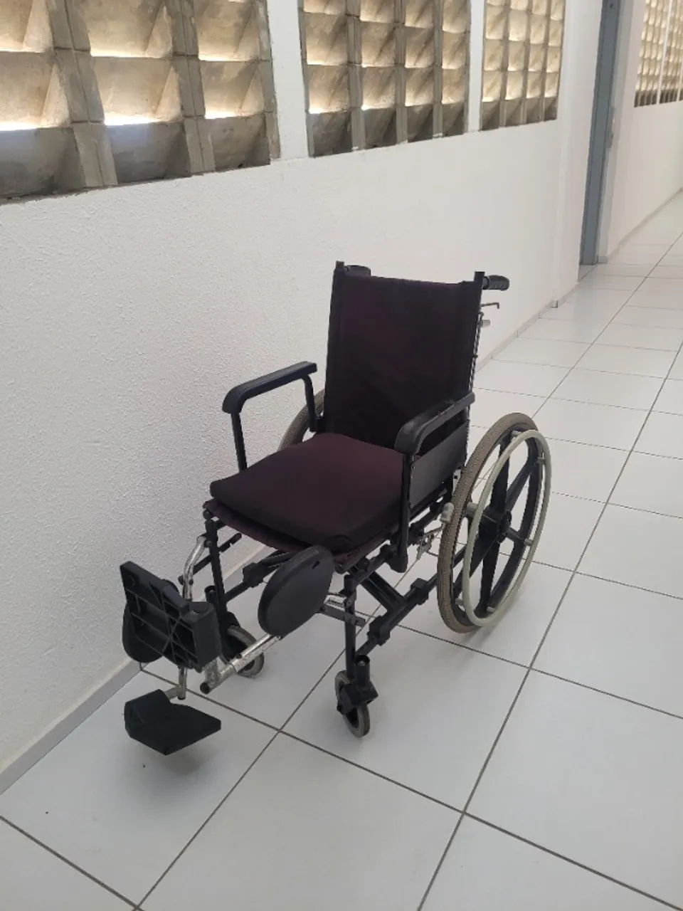 Cadeira de Rodas com Apoio