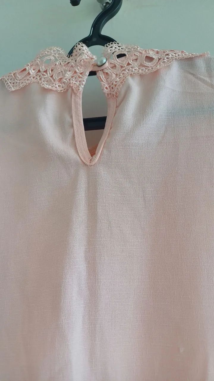 Blusa rosa com detalhes em renda - Foto 2