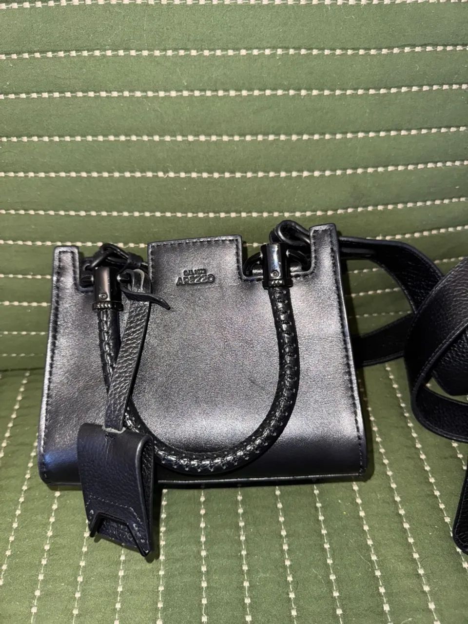 Bolsa Arezzo em couro