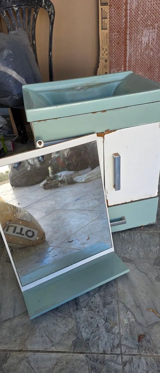 Pia de banheiro com espelho e armário - Foto 2