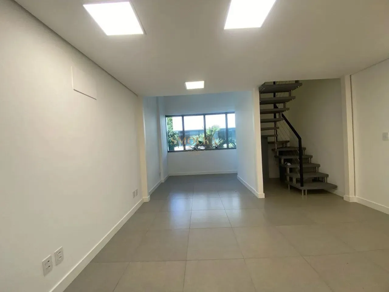 Sala comercial para locação na SC-401, no bairro Saco Grande, em Florianópolis/SC.