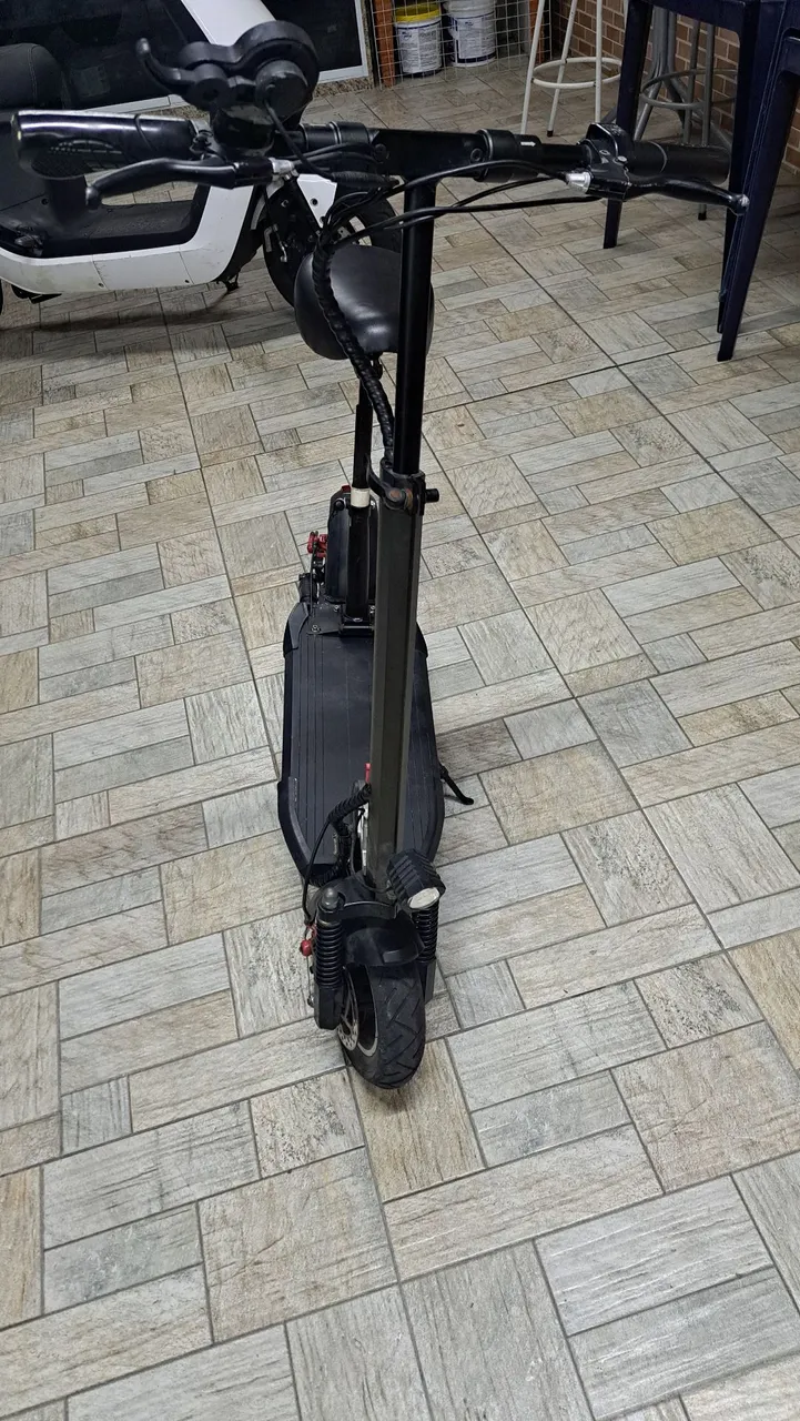 Patinete Elétrico Potente - Ideal para Aventura!