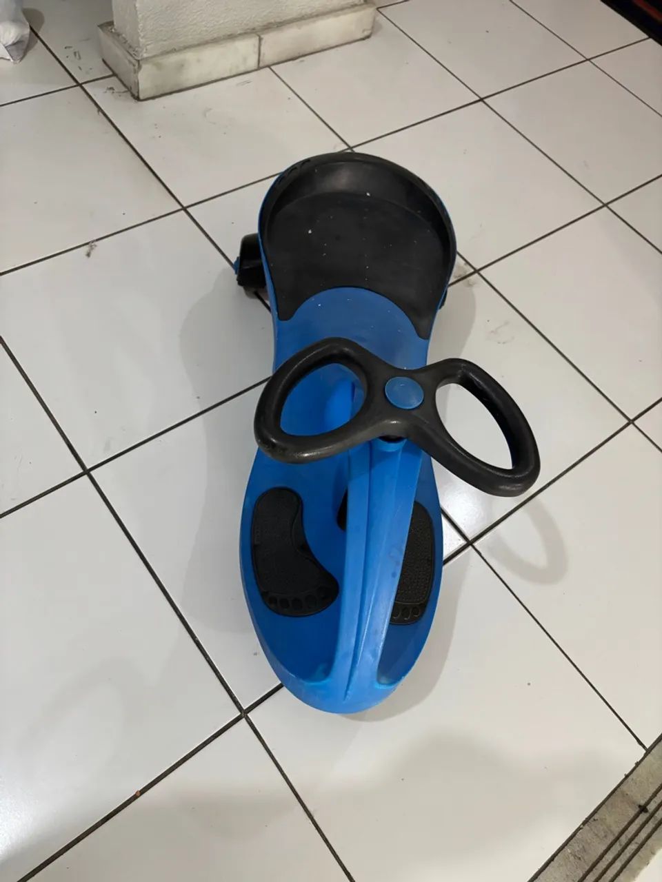 Carrinho gira gira de criança para andar