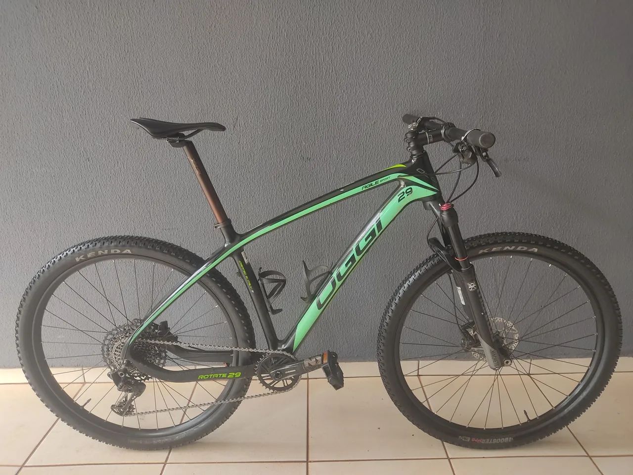Oggi carbono tamanho 19 