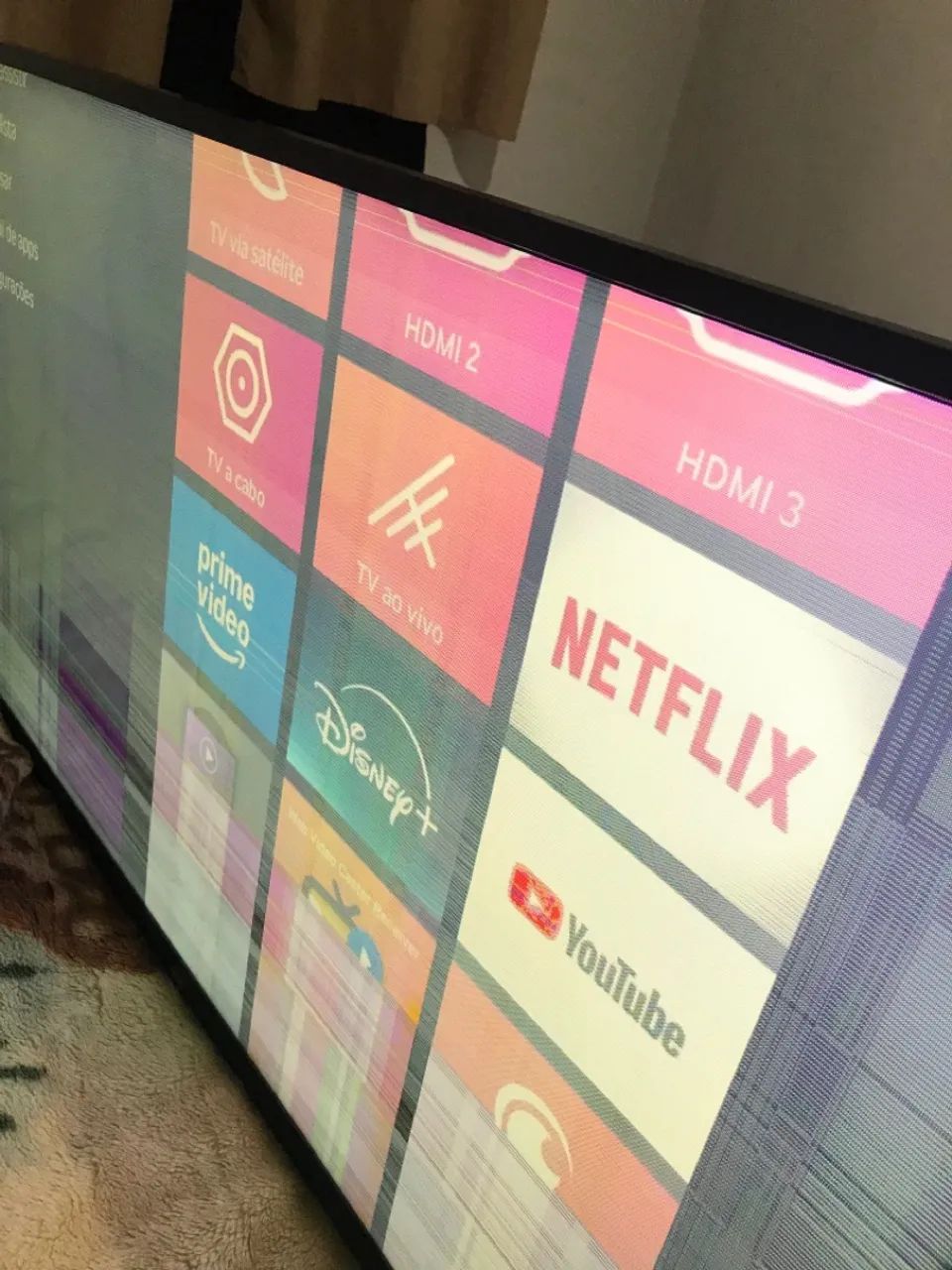 TV 4K  43 polegadas com defeito 