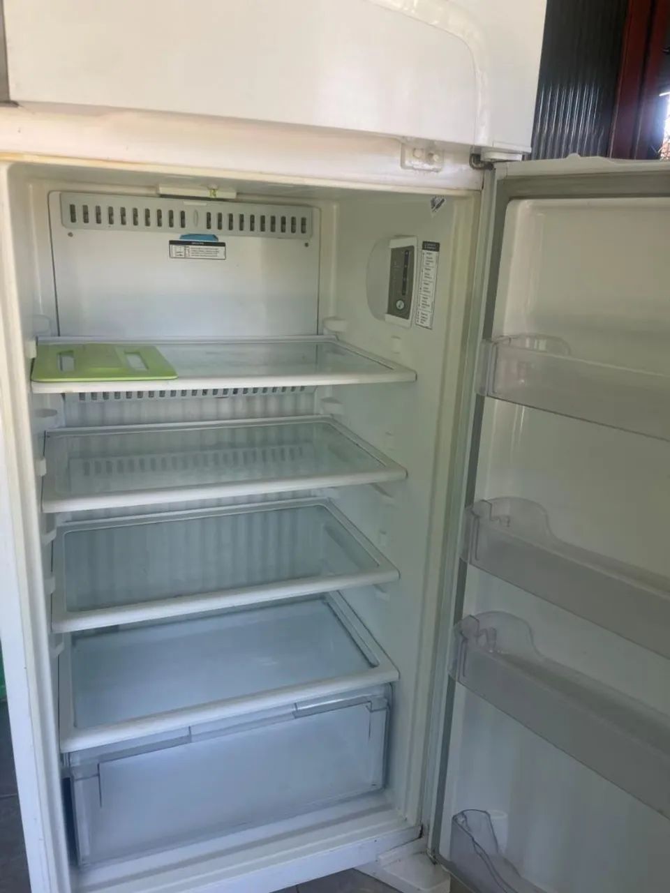 Geladeira Consul, parte de baixo só esfriando encima gela perfeitamente! Valor negociável - Foto 5