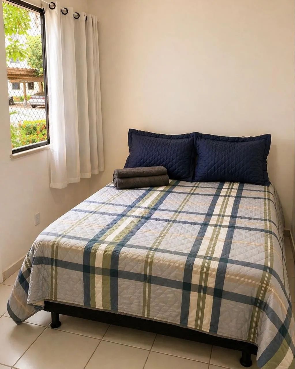 Alugo quarto para mulheres e homens gays 