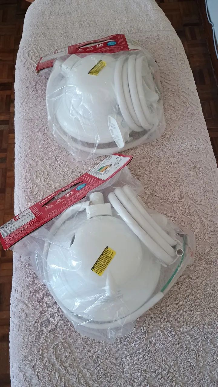 Chuveiros tenho 2, são 220 volts 