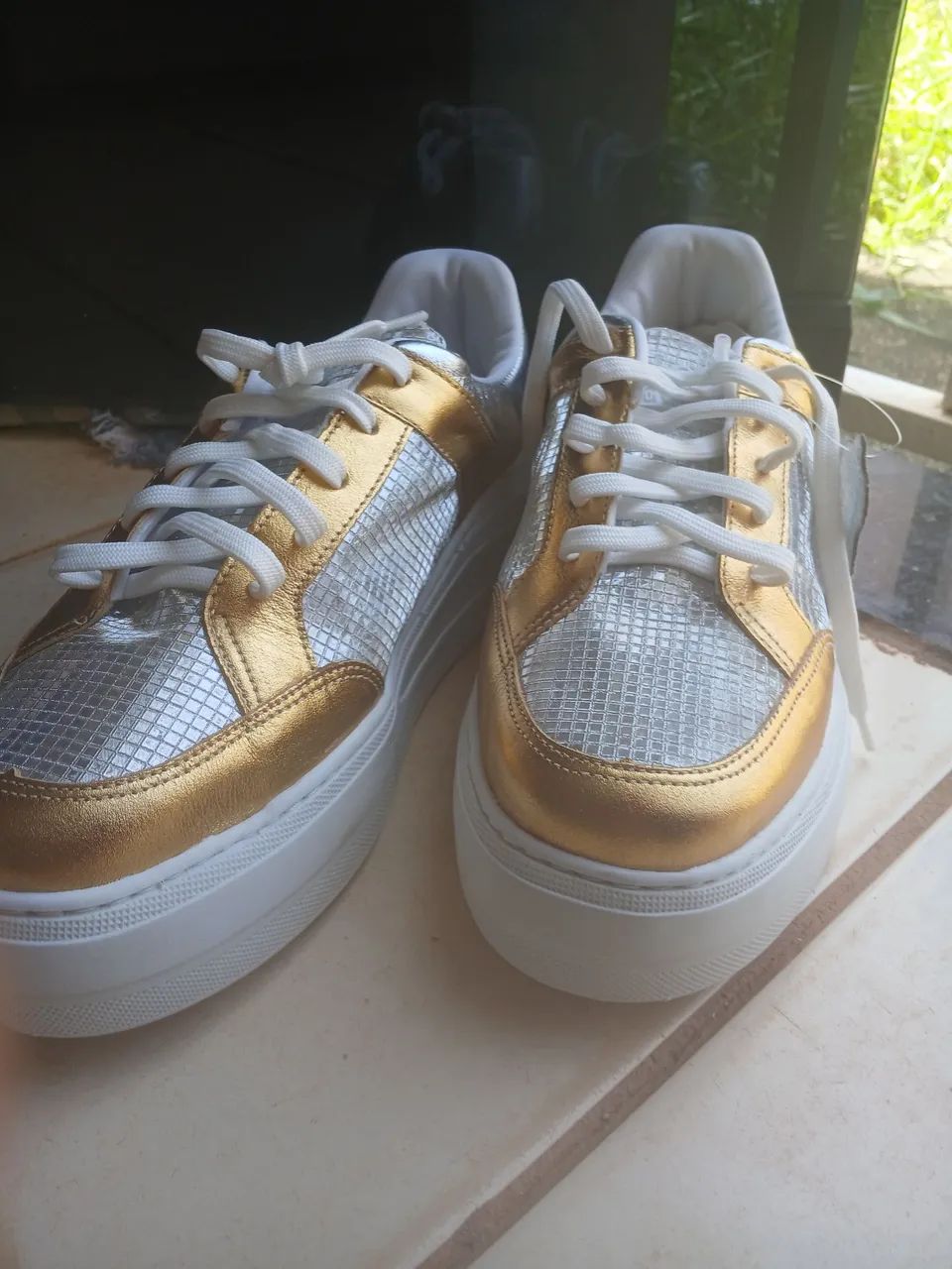 Tênis Flatform metalizado - Foto 3
