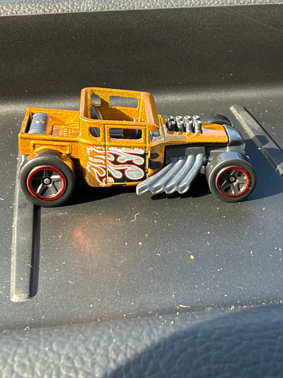 carrinho hotwheels  BONE SHAKER