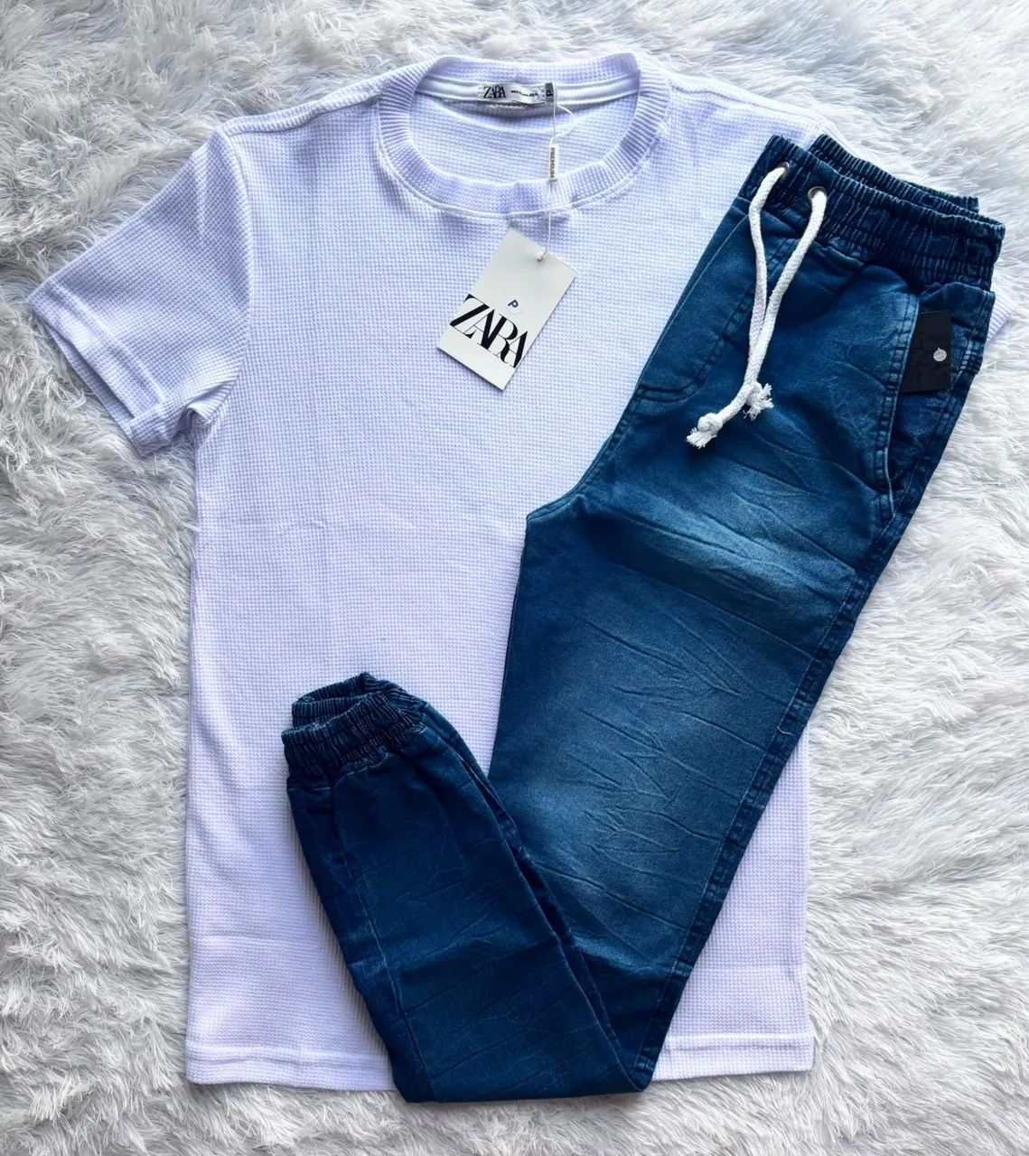 Kit Camisa Branca e Calça Jogger jeans 