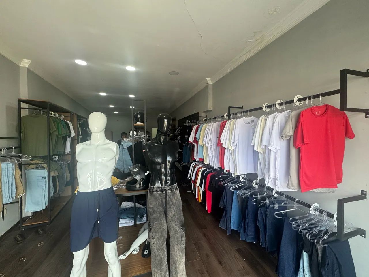 Móveis para loja de roupa 