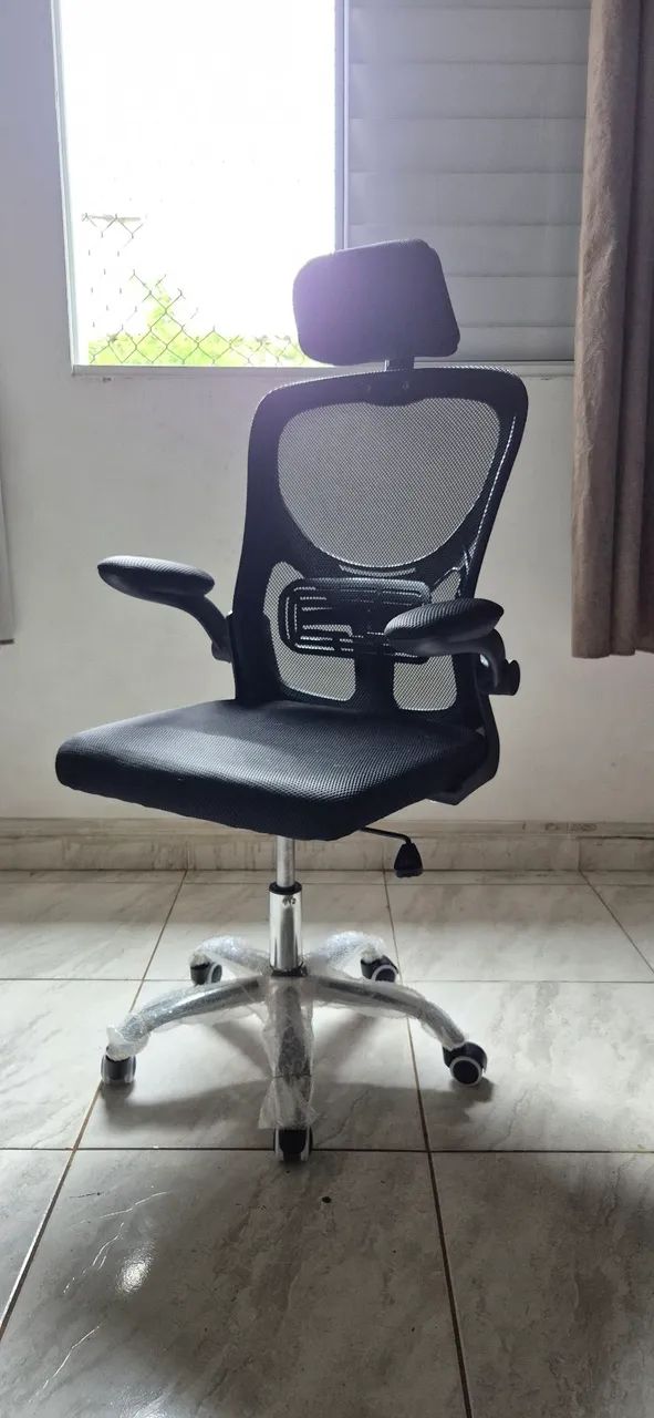 Cadeira de escritório nova (no plástico ainda)