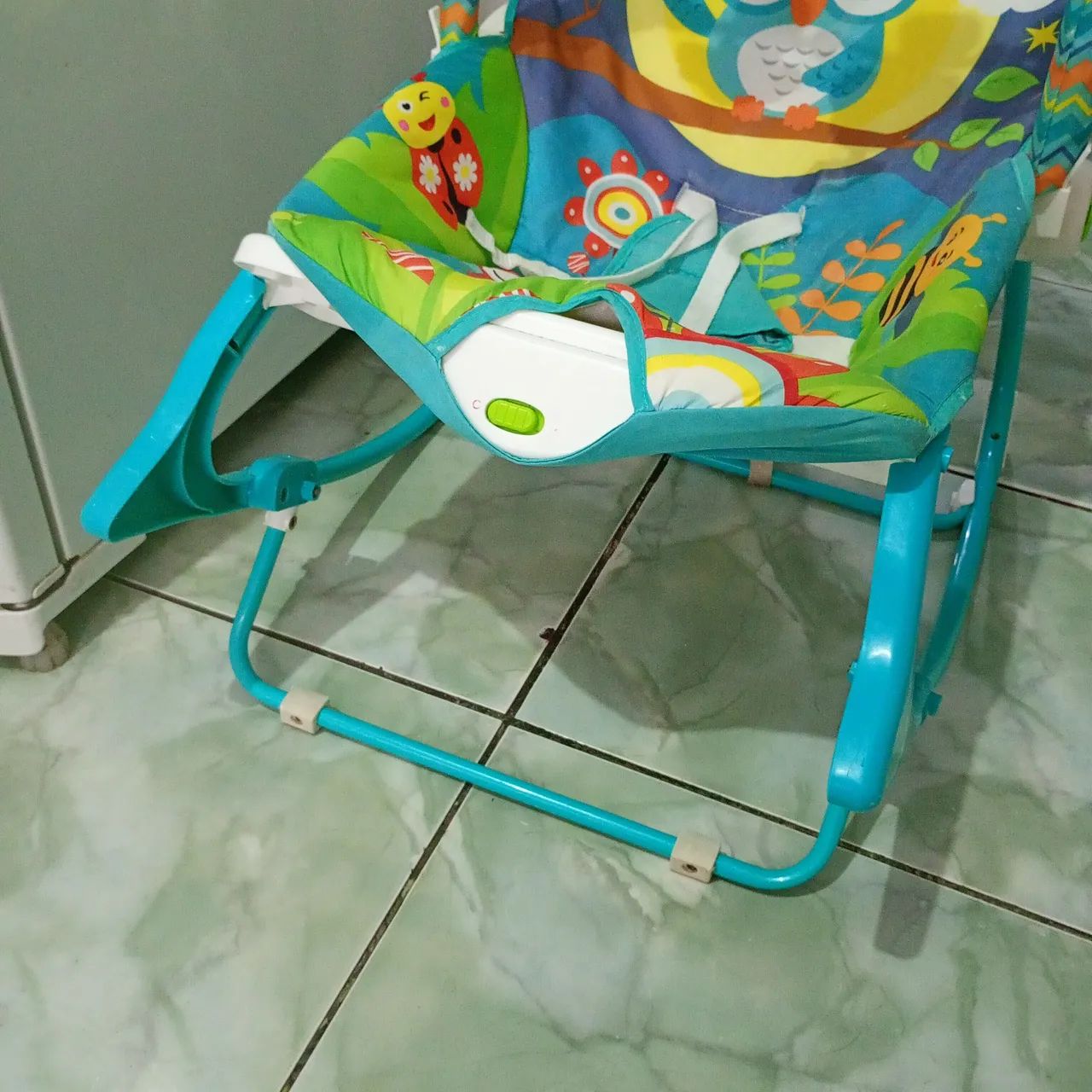 Cadeira de descanso e balanço com brinquedos musicais  - Foto 2