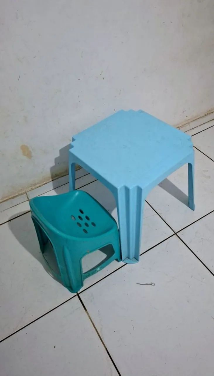 Mesa infantil com cadeira 