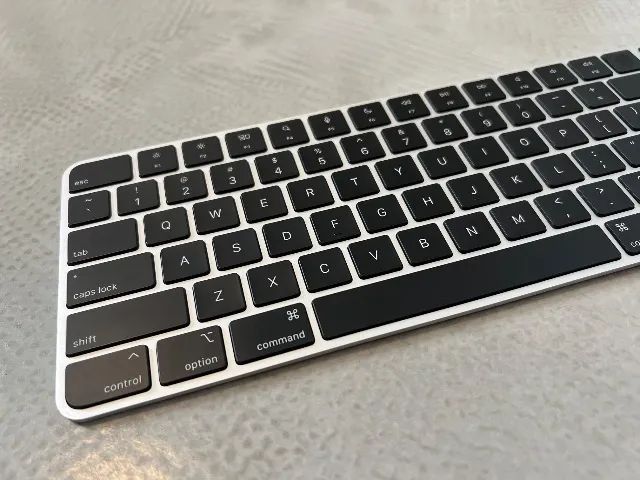 Teclado Apple Magic Keyboard com Touch ID | W e R com defeito - Foto 4