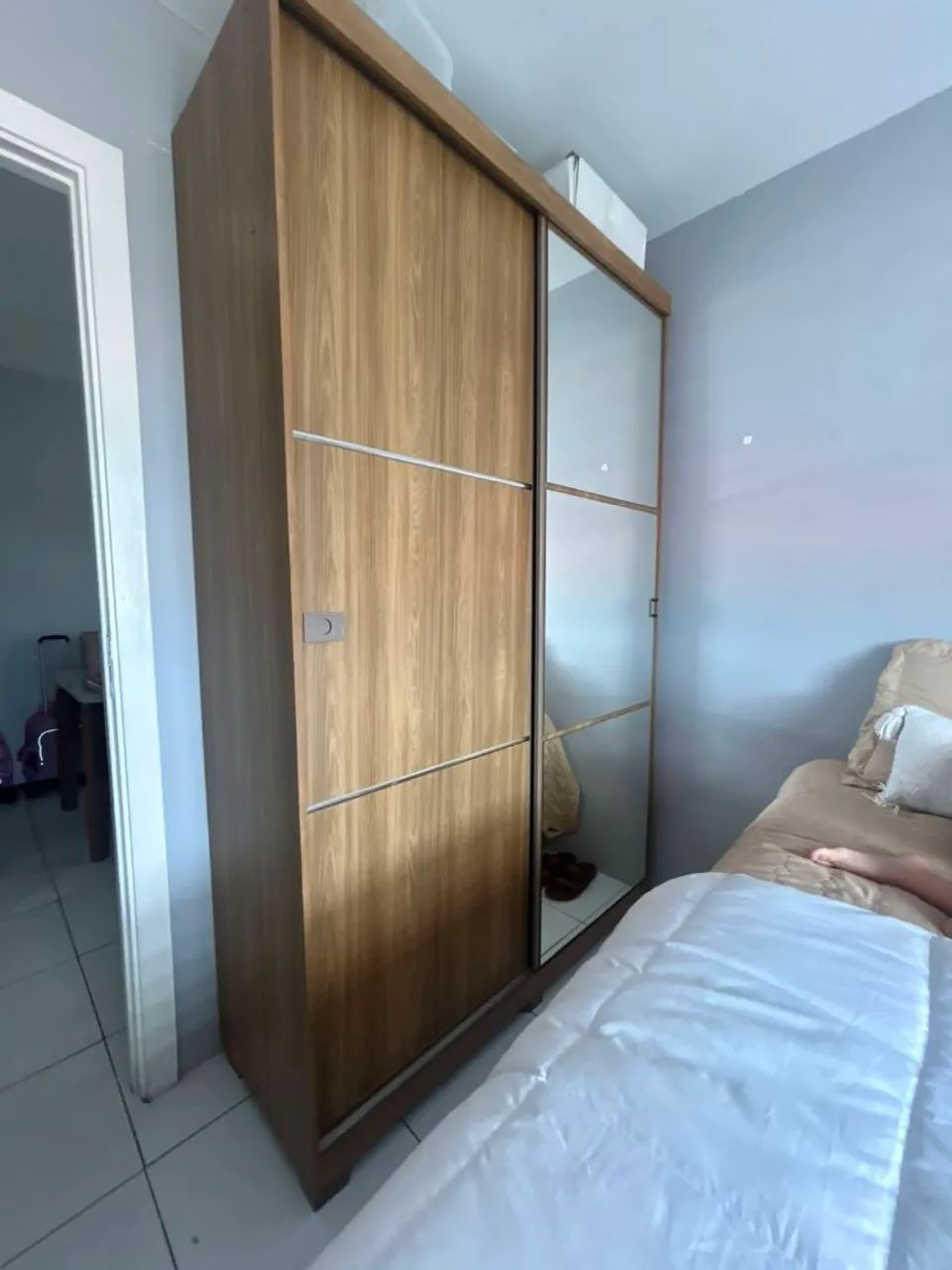 Guarda roupa de solteiro 