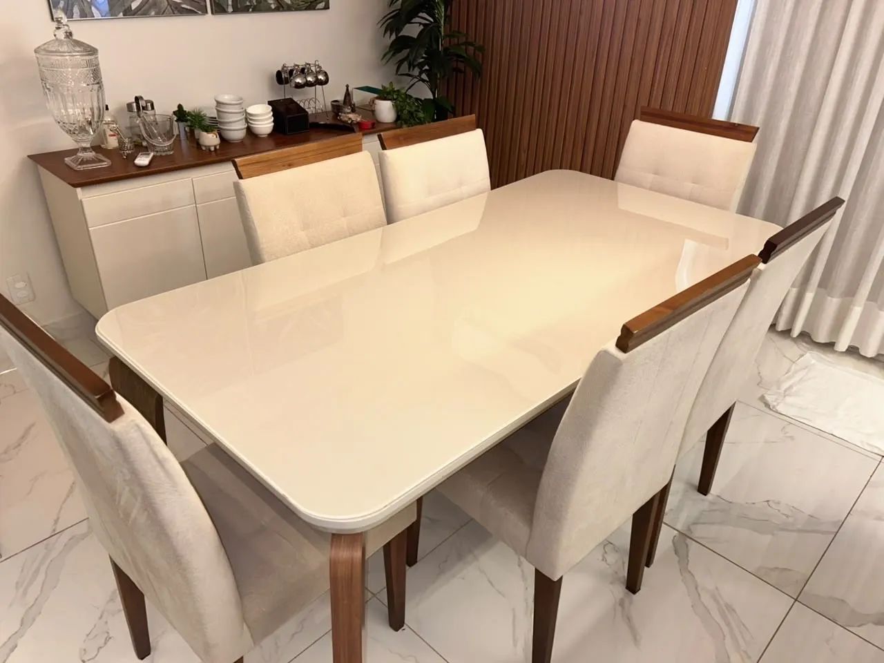 Mesa de jantar com 6 cadeiras 