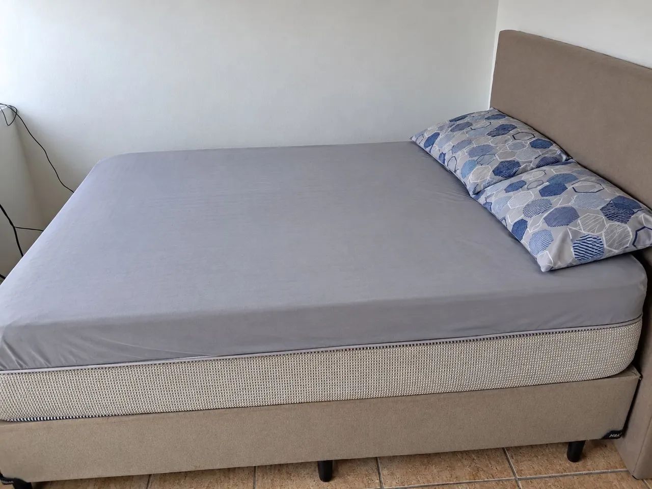 Cama Queen Boxe com base e cabeceira