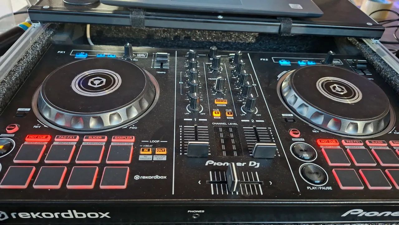 Vendo controladora com case DDJ PIONEER RB - Foto 3