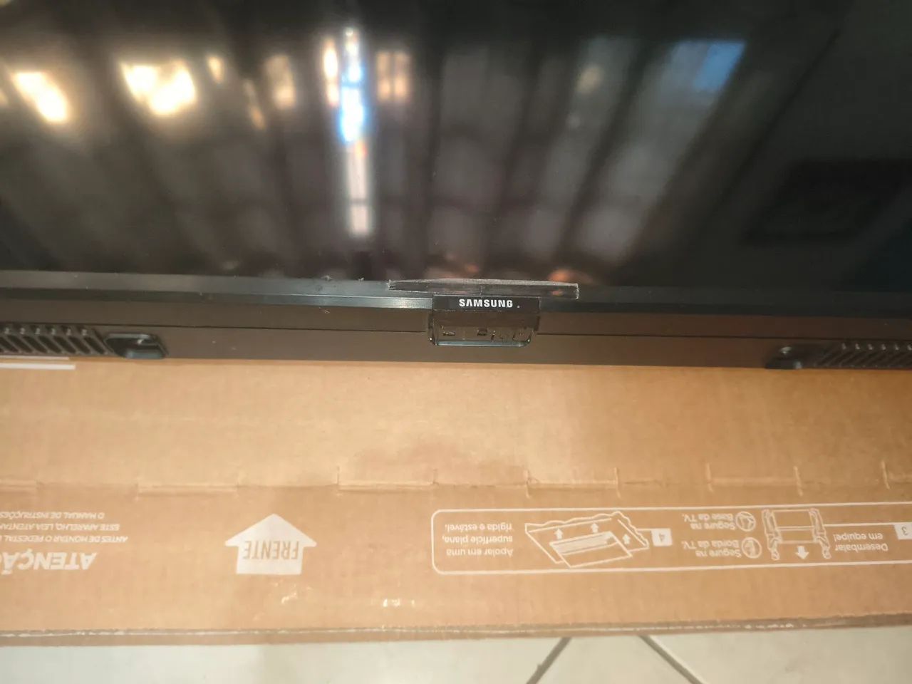 Tv Samsung 4k 50 " Crystal tu8000 com defeito  - Foto 2