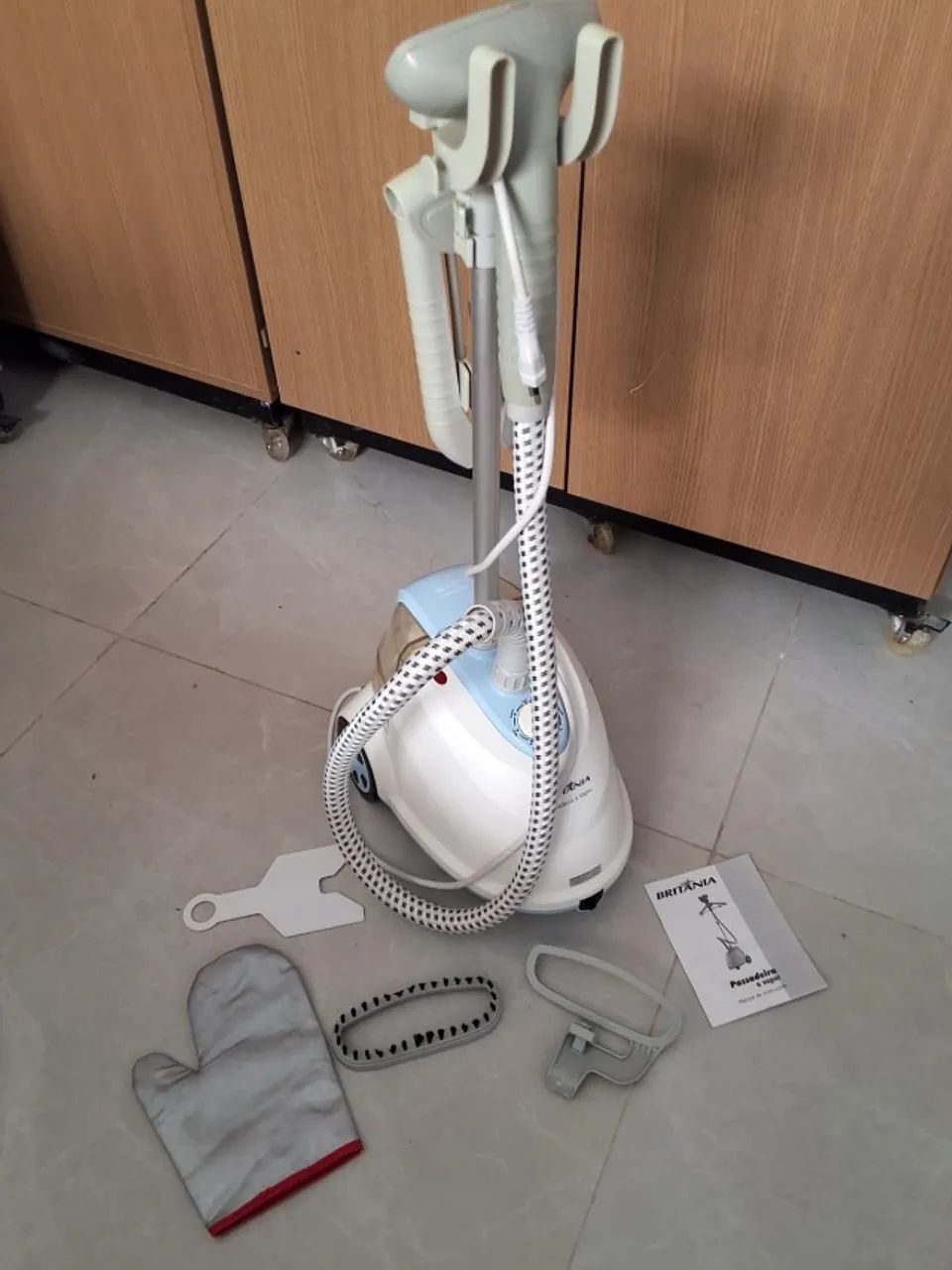 Passadeira a Vapor Vertical Britânia BVP03B - Completa e Funcionando - Foto 3