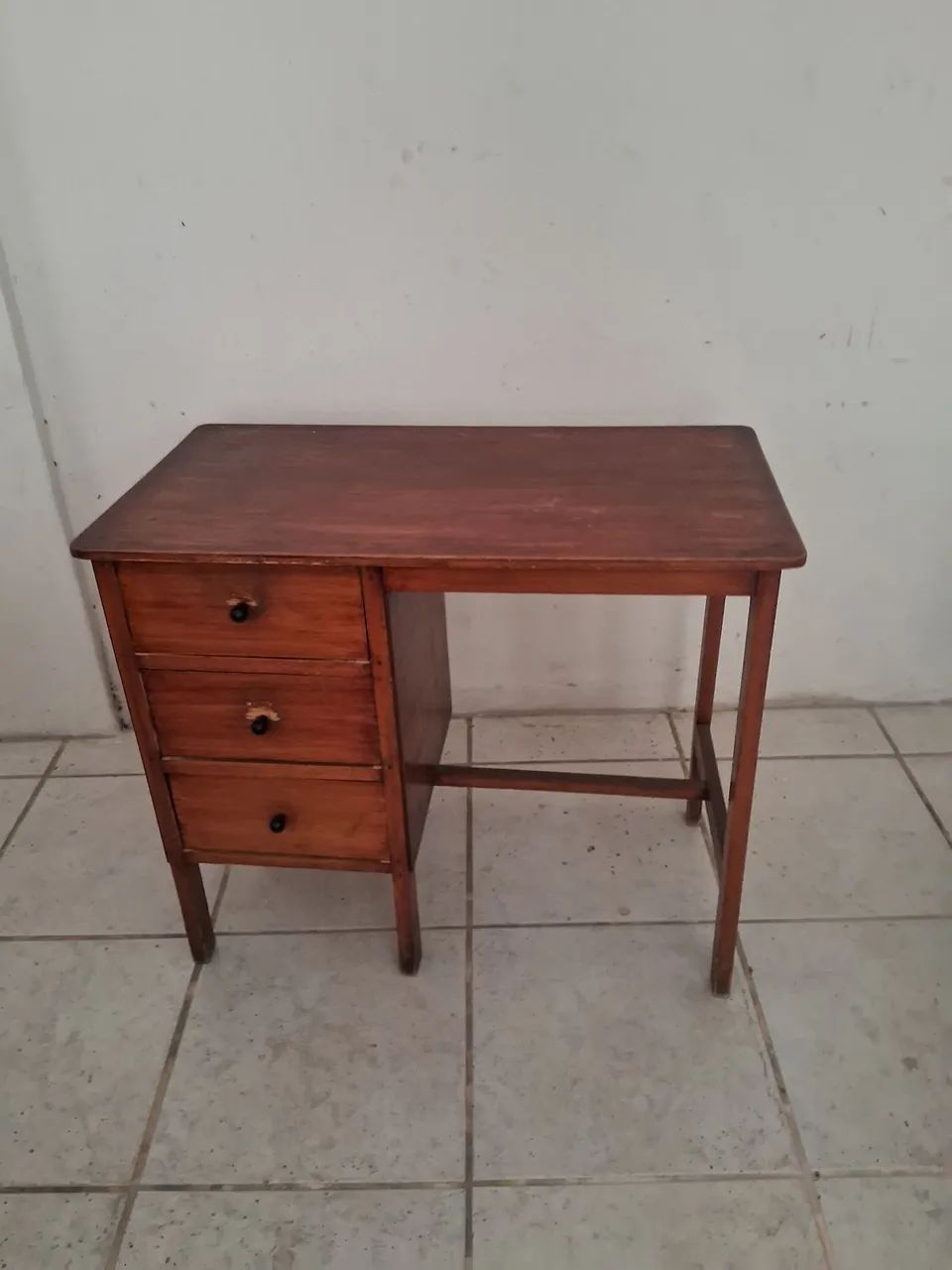 Escrivaninha antiga de peroba.  - Foto 2