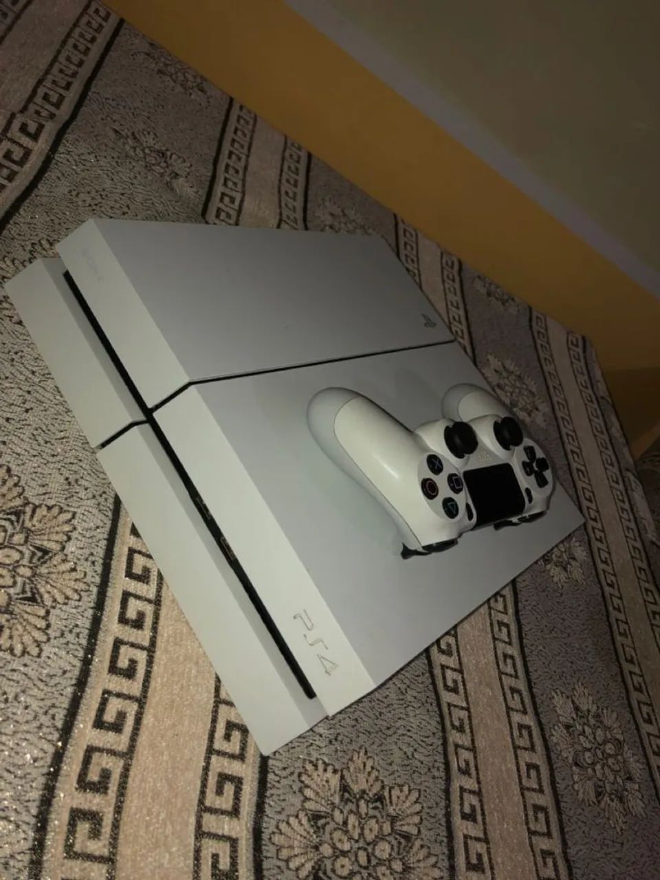 Vende se ps4 fat edição limitada branca  - Foto 2