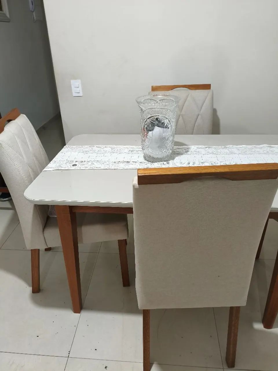 Mesa de jantar maciça com 4 cadeiras  - Foto 4